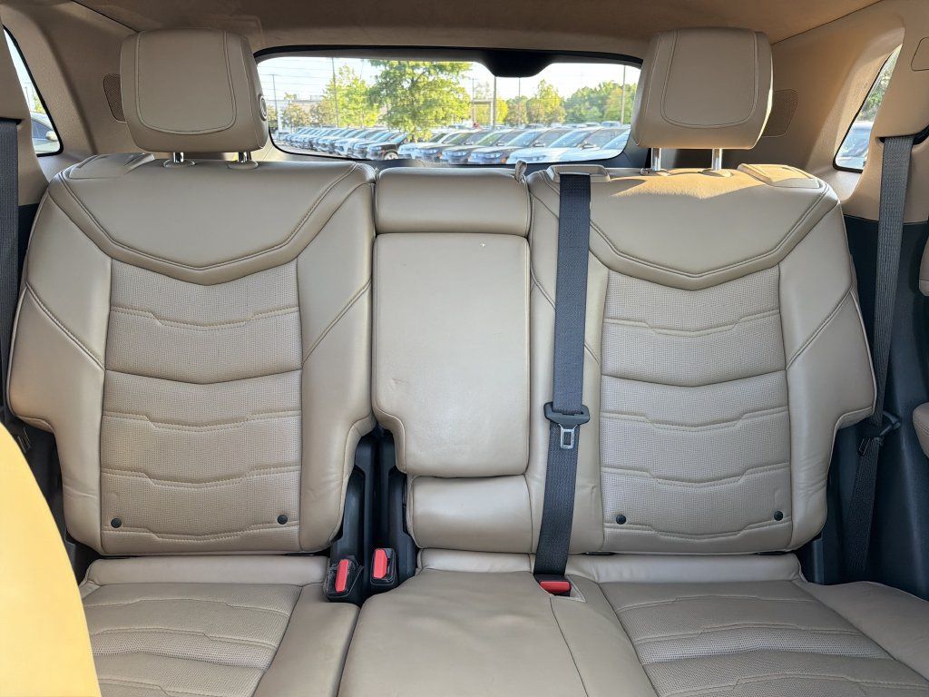 Used 2017 Cadillac XT5 Platinum AWD/4WD image 30