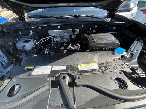 Used 2025 Volkswagen Atlas Cross Sport SE image 32