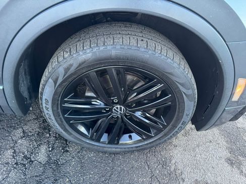 Used 2021 Volkswagen Tiguan SE R-Line image 10