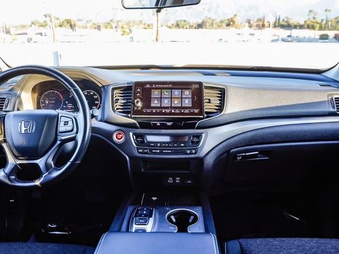 Used 2025 Honda Ridgeline Sport image 13