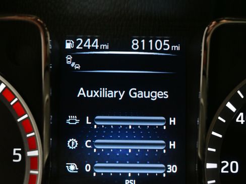 Used 2016 Nissan Titan SL image 26