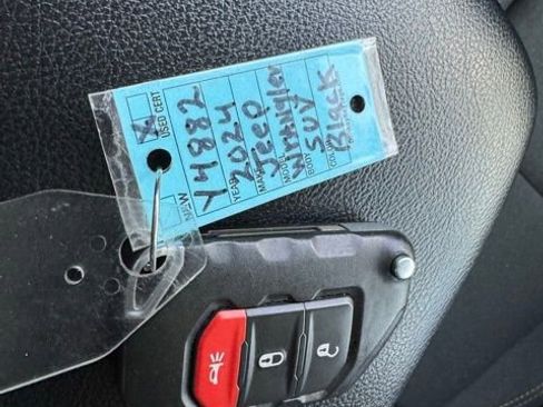 Used 2024 Jeep Wrangler Unlimited image 35