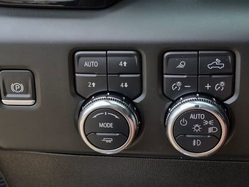 Used 2025 GMC Sierra 1500 AT4 w/ AT4 Premium Package AWD/4WD image 39