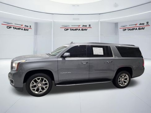 Used 2020 GMC Yukon XL SLT RWD image 3