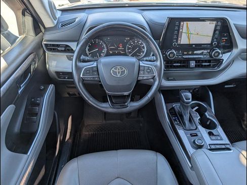 Used 2021 Toyota Highlander Limited image 11