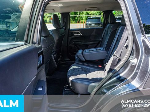 Used 2025 Mitsubishi Outlander SE FWD image 20