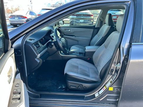 Used 2015 Toyota Camry XSE w/ Moonroof Package image 11