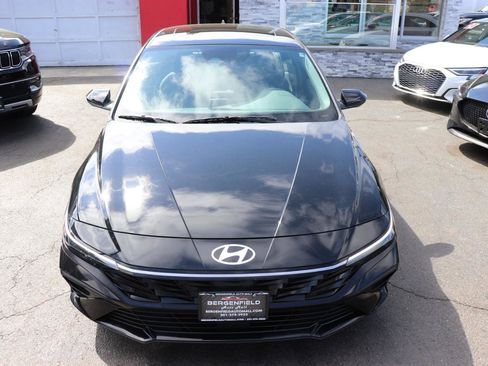 Used 2025 Hyundai Elantra SEL FWD image 9