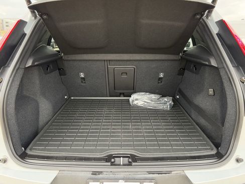 Used 2020 Volvo XC40 T5 Momentum w/ Protection Package Premier image 32