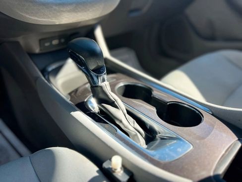 Used 2021 Chevrolet Malibu LT image 22