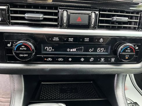 Certified 2024 Nissan Pathfinder SL w/ SL Premium Package FWD image 20