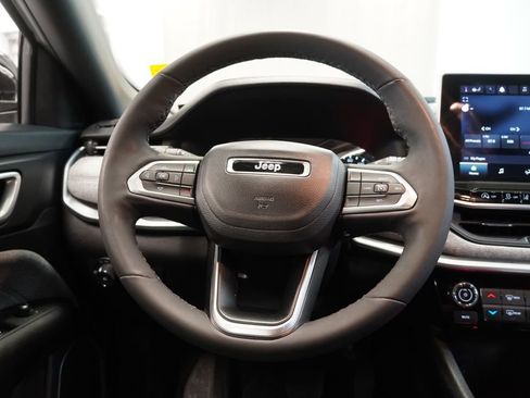 Used 2023 Jeep Compass Latitude AWD/4WD image 17