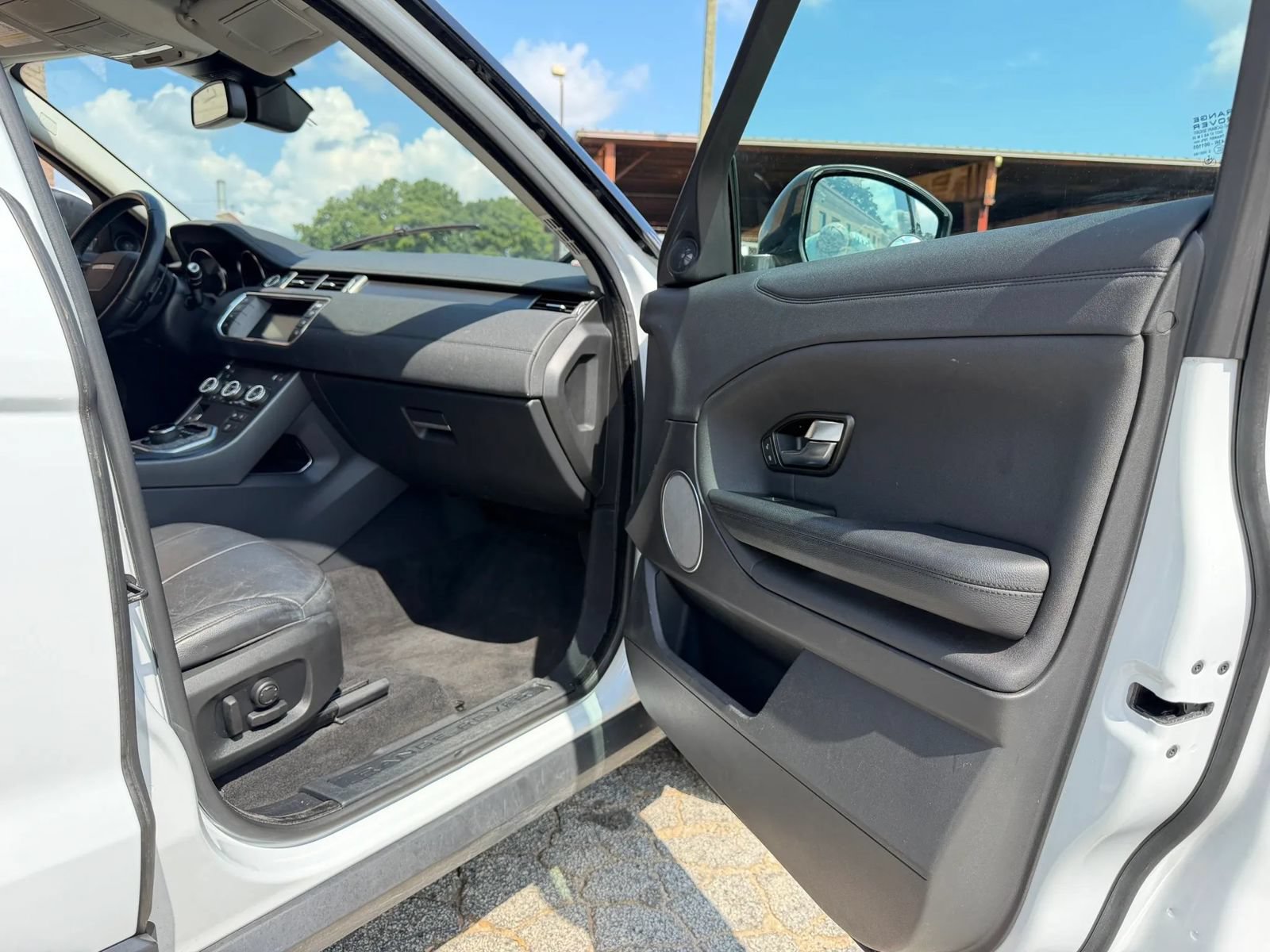 Used 2018 Land Rover Range Rover Evoque SE AWD/4WD image 24