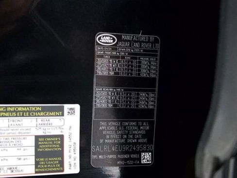 Used 2024 Land Rover Discovery Dynamic SE image 43