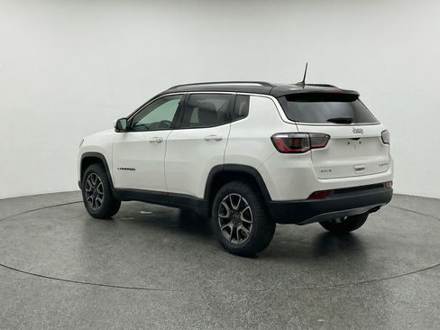 Used 2025 Jeep Compass Trailhawk image 6