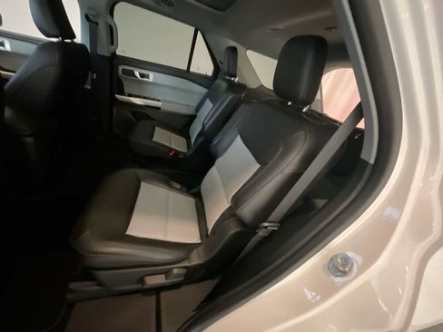 Used 2022 Ford Explorer XLT w/ Equipment Group 202A image 23