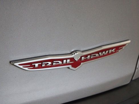 Used 2016 Jeep Cherokee Trailhawk image 40