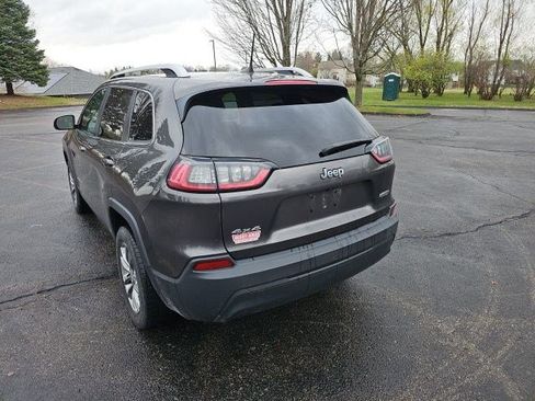 Used 2019 Jeep Cherokee Latitude Plus w/ Cold Weather Group AWD/4WD image 3