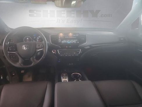 Used 2025 Honda Ridgeline Black Edition image 3