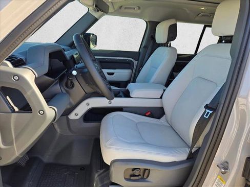 New 2026 Land Rover Defender 110 X-Dynamic SE image 4