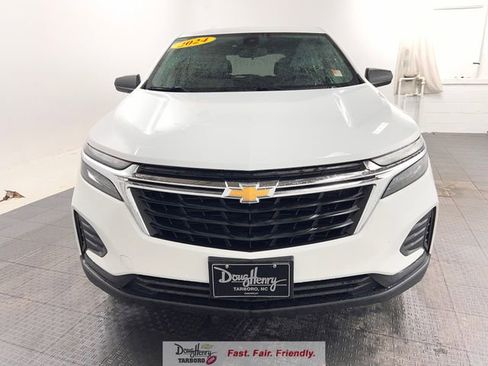 Used 2024 Chevrolet Equinox LS w/ LS Convenience Package FWD image 2