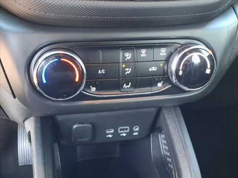 Used 2021 Chevrolet TrailBlazer LT image 28