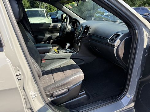 Used 2021 Jeep Grand Cherokee Laredo X AWD/4WD image 11