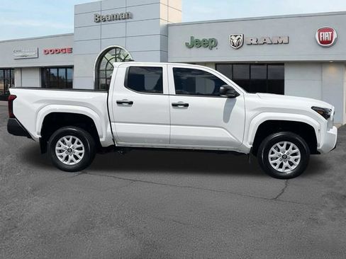 Used 2024 Toyota Tacoma SR w/ SR Upgrade Package AWD/4WD image 8