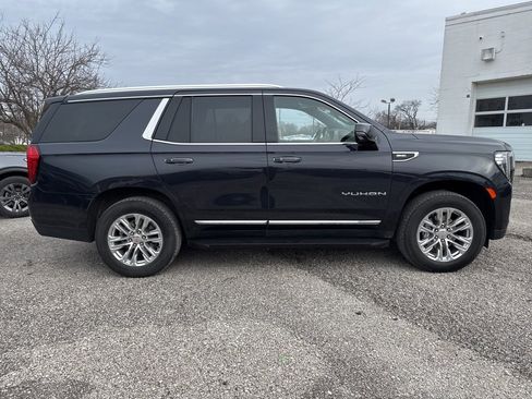 Used 2023 GMC Yukon SLT w/ SLT Luxury Package image 12