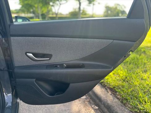 Used 2025 Hyundai Elantra Limited FWD image 21