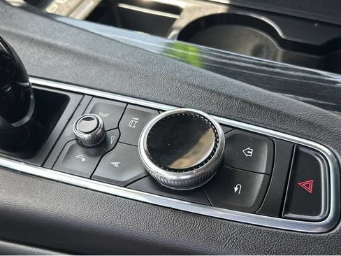 Certified 2022 Cadillac Escalade ESV Sport AWD/4WD image 31