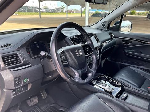 Used 2019 Honda Pilot Touring image 17