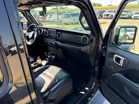 Used 2018 Jeep Wrangler Unlimited Sahara w/ Uconnect 4C Nav & Sound Group AWD/4WD image 15