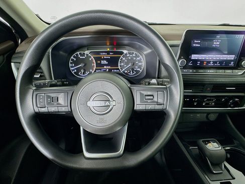 Used 2023 Nissan Rogue S image 11