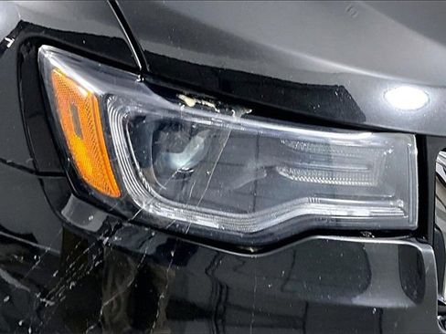 Used 2019 Jeep Grand Cherokee Limited w/ Luxury Group II image 31