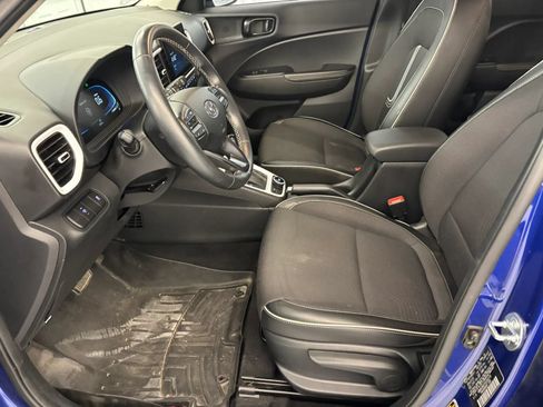Used 2023 Hyundai Venue Limited FWD image 22