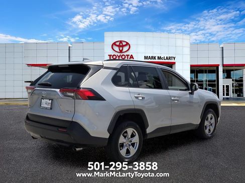 Used 2022 Toyota RAV4 XLE FWD image 5