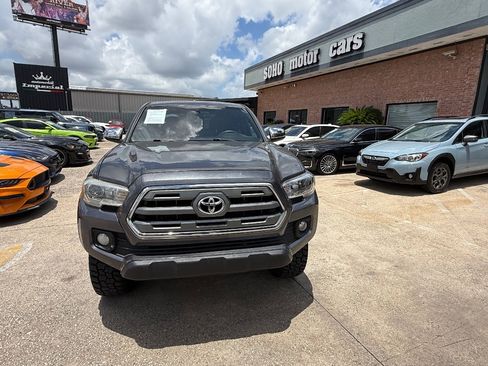 Used 2017 Toyota Tacoma Limited w/ Tow Package AWD/4WD image 8