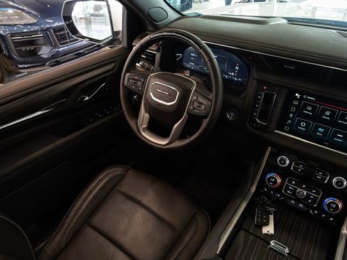 Used 2024 GMC Yukon Denali w/ Denali Reserve Package AWD/4WD image 8