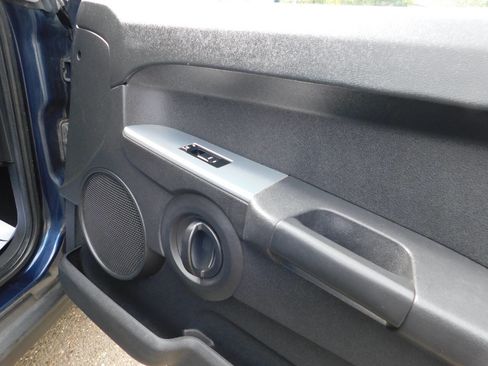 Used 2008 Jeep Commander Sport image 23