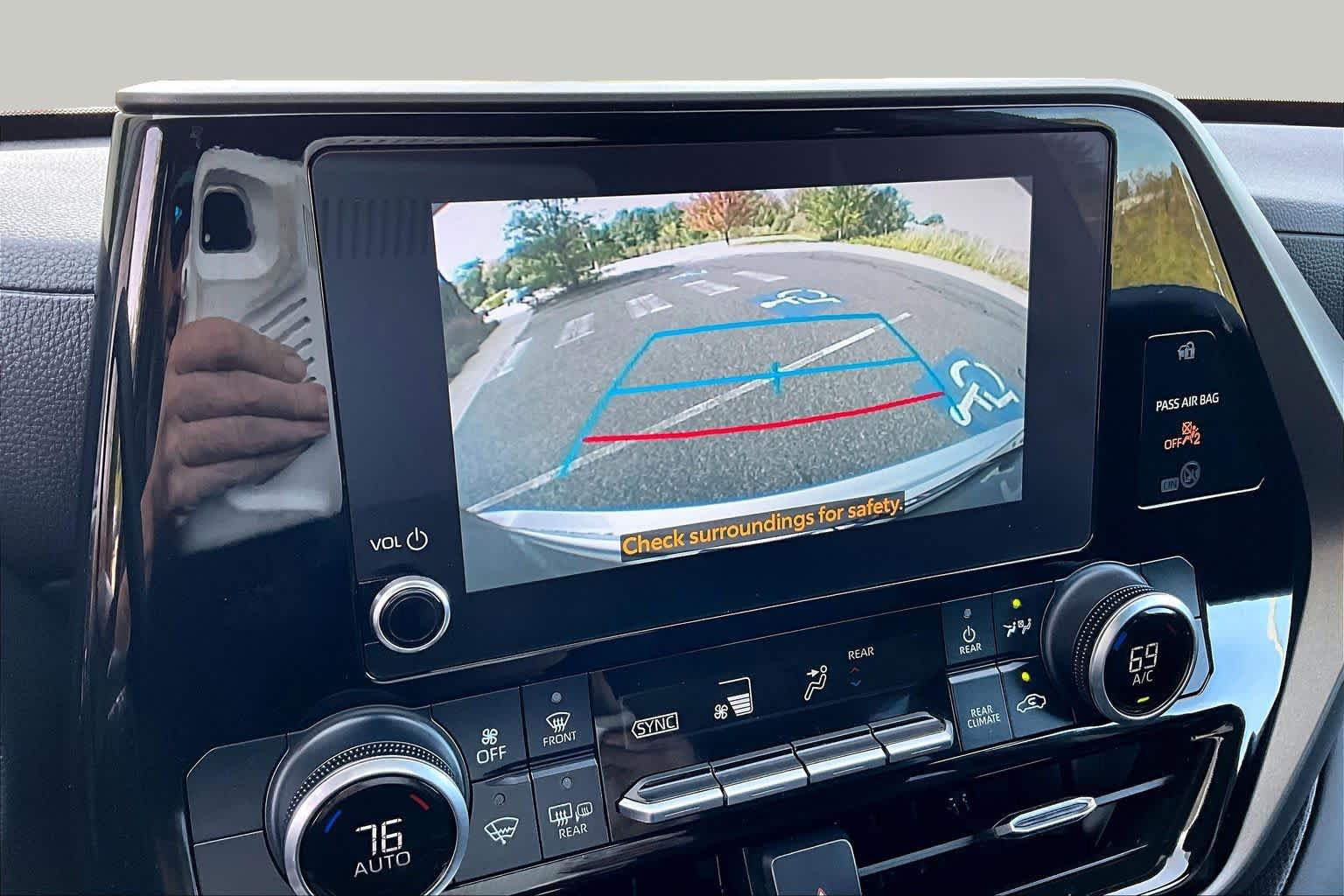 Used 2023 Toyota Highlander L FWD image 28