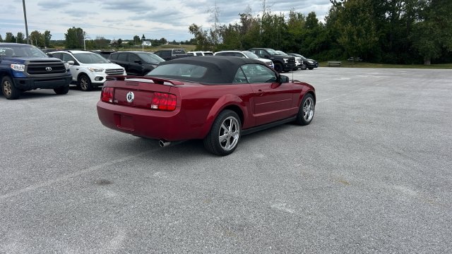Used 2006 Ford Mustang Convertible RWD image 3