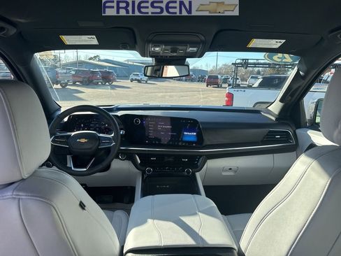 Used 2025 Chevrolet Suburban Premier image 24