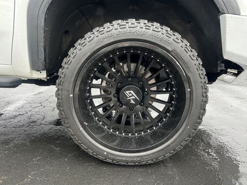 Used 2024 GMC Sierra 3500 AT4 w/ AT4 Premium Plus Package image 10