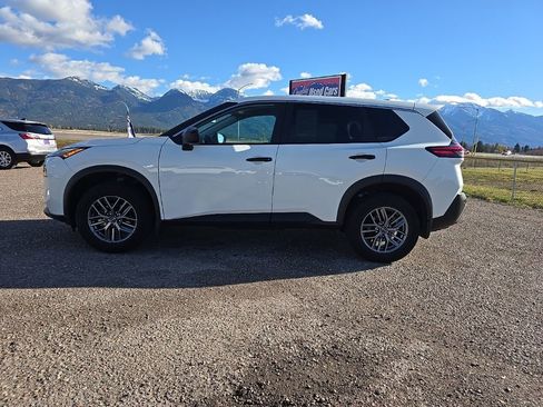 Used 2023 Nissan Rogue S image 4