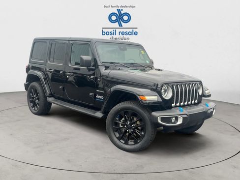 Used 2023 Jeep Wrangler Unlimited Sahara w/ Cold Weather Group AWD/4WD image 39