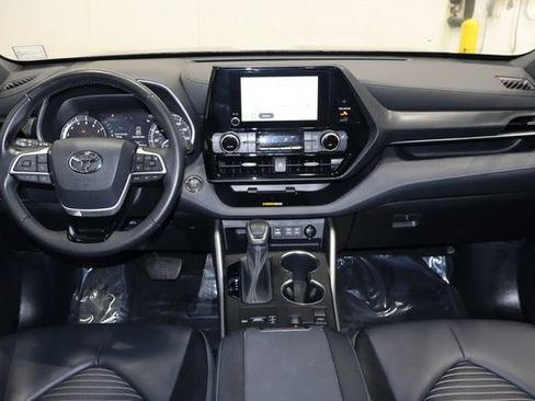 Used 2023 Toyota Highlander XSE image 31