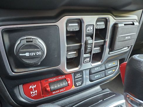 Used 2024 Jeep Wrangler Unlimited Rubicon 4xe AWD/4WD image 28