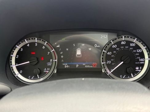 Used 2024 Toyota Highlander XLE AWD/4WD image 28
