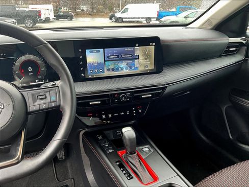 Used 2025 Nissan Kicks SR w/ SR Premium Package image 18